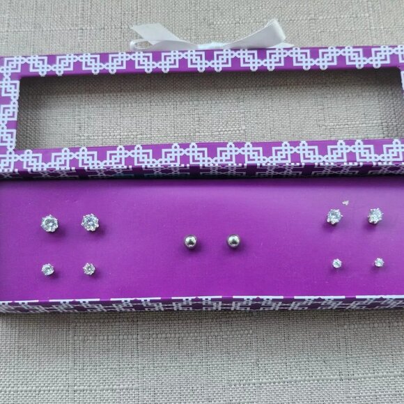 Women Earrings Set of 5 Stud Earrings Silver Tone Comes in a box - Picture 2 of 9